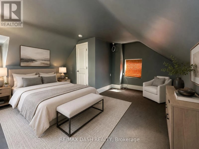 #Upper 1531 Queen Street East, Toronto (Greenwood-Coxwell), Ontario, M4L1E5, Toronto (Greenwood-Coxwell), Ontario — photo 1 of 5