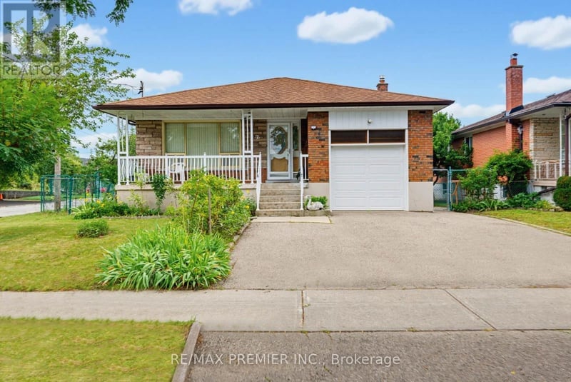 27 Whitfield Avenue, Toronto (Humber Summit), Ontario, M9L1G2, Toronto (Humber Summit), Ontario — photo 1 of 5