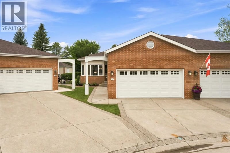 12 Prominence Point Southwest, Calgary, Alberta, T3H3E8, Calgary, Alberta — photo 1 of 5