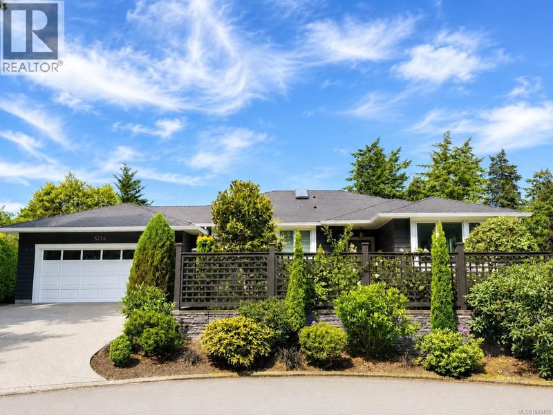 5256 Del Monte Avenue, Saanich, British Columbia, V8Y1X2, Saanich, British Columbia — photo 1 of 5