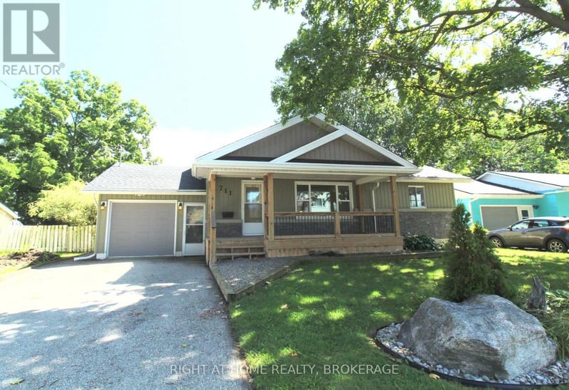 711 JOHN Street, Haldimand (Dunnville), Ontario, N1A2R4, Haldimand (Dunnville), Ontario — photo 1 of 5