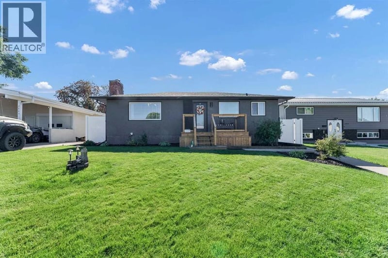 2427 24 Street Southeast, Medicine Hat, Alberta, T1B1B1, Medicine Hat, Alberta — photo 1 of 5