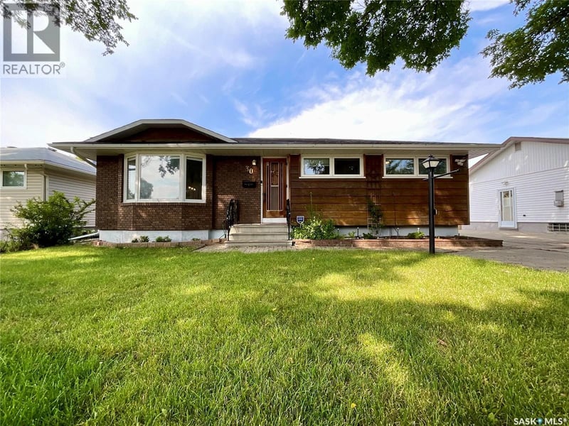 30 Probe STREET, Regina, Saskatchewan, S4R4V1, Regina, Saskatchewan — photo 1 of 5