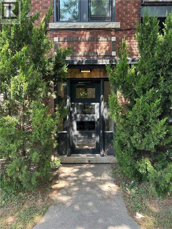 #6 1265 KING Street East, Hamilton, Ontario, L8M1G7, Hamilton, Ontario — photo 1 of 5