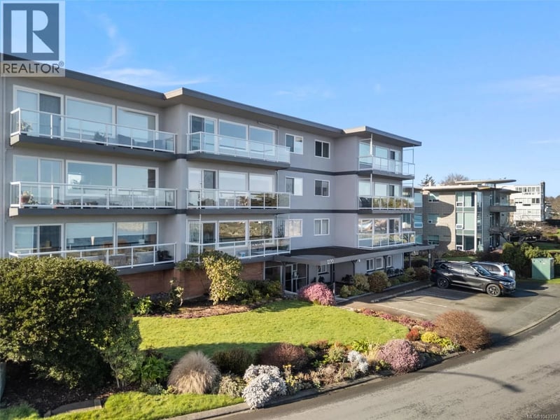 #305 1270 Beach Drive, Oak Bay, British Columbia, V8S2N3, Oak Bay, British Columbia — photo 1 of 5