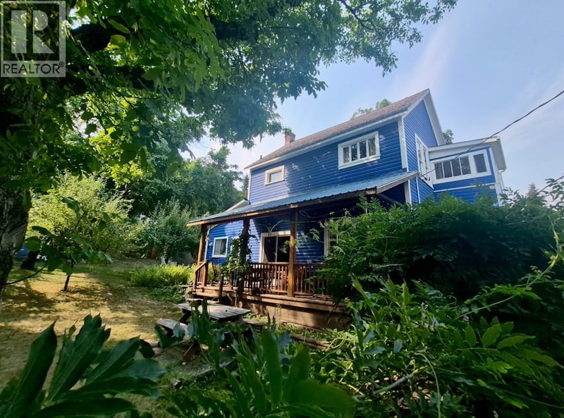 204 Chatham Street, Nelson, British Columbia, V1L3Y9, Nelson, British Columbia — photo 1 of 5
