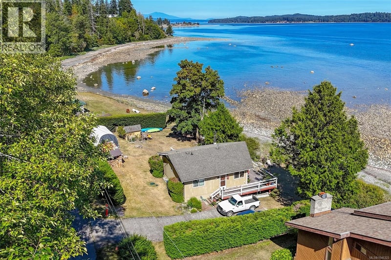 4995 Shoreline Drive, Bowser, British Columbia, V0R1G0, Bowser, British Columbia — photo 1 of 5