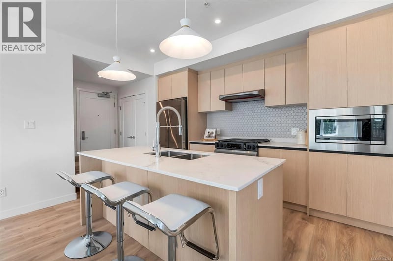 #101 2000 West Park Lane, View Royal, British Columbia, V9B3R7, View Royal, British Columbia — photo 1 of 5