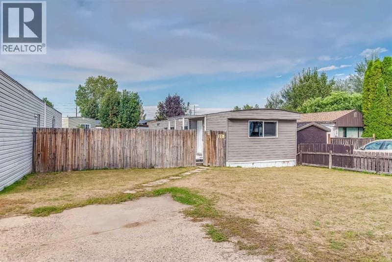 4000 13 Southeast, Medicine Hat, Alberta, T1B1J3, Medicine Hat, Alberta — photo 1 of 5