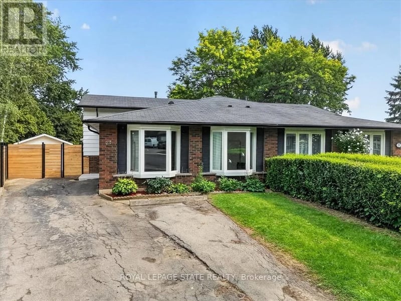 27 Gretna Court, Hamilton (Gilkson), Ontario, L9C4V1, Hamilton (Gilkson), Ontario — photo 1 of 5