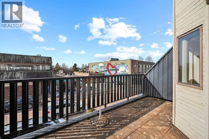 1465 CLYDE Avenue, West Vancouver, British Columbia, V7T1E9, West Vancouver, British Columbia — photo 1 of 5