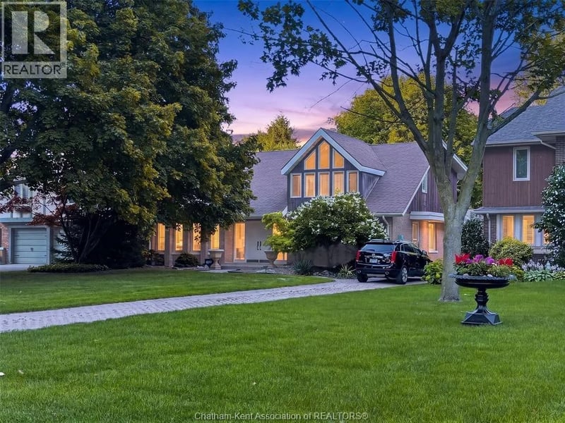 301 VICTORIA Avenue, Chatham, Ontario, N7L3B1, Chatham, Ontario — photo 1 of 5