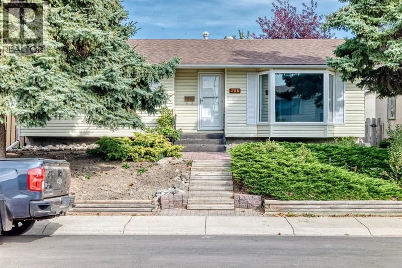 208 Penbrooke Way Southeast, Calgary, Alberta, T2A3S8, Calgary, Alberta — photo 1 of 5