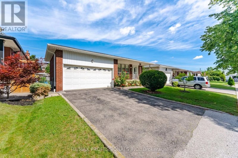 19 Earldown Drive, Toronto (Willowridge-Martingrove-Richview), Ontario, M9R2L4, Toronto (Willowridge-Martingrove-Richview), Ontario — photo 1 of 5