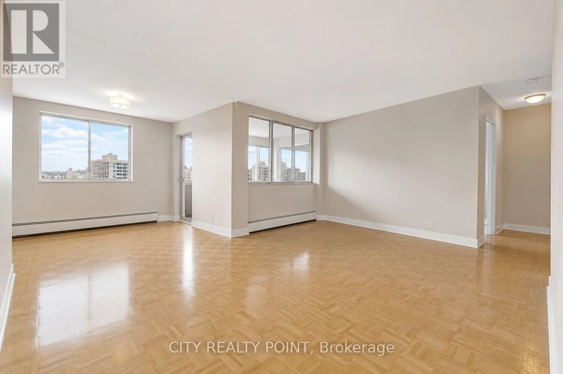 #1002 9 Deer Park Crescent, Toronto (Yonge-St. Clair), Ontario, M4V2C4, Toronto (Yonge-St. Clair), Ontario — photo 1 of 5