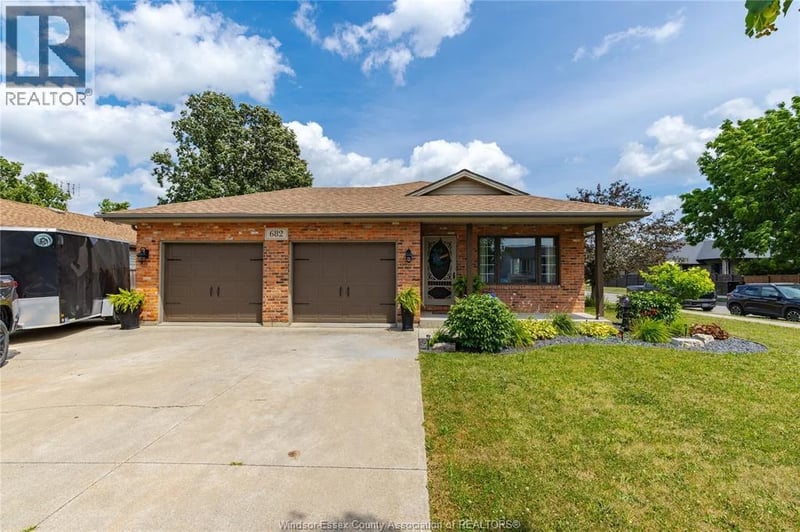 682 RICHMOND, Amherstburg, Ontario, N9V3Z6, Amherstburg, Ontario — photo 1 of 5