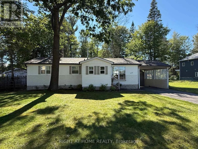 158 Zoo Park Road, Wasaga Beach, Ontario, L9Z2P2, Wasaga Beach, Ontario — photo 1 of 5