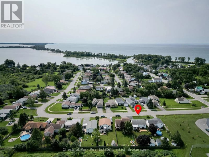 4 First Avenue, Prince Edward County (Wellington Ward), Ontario, K0K3L0, Prince Edward County (Wellington Ward), Ontario — photo 1 of 5
