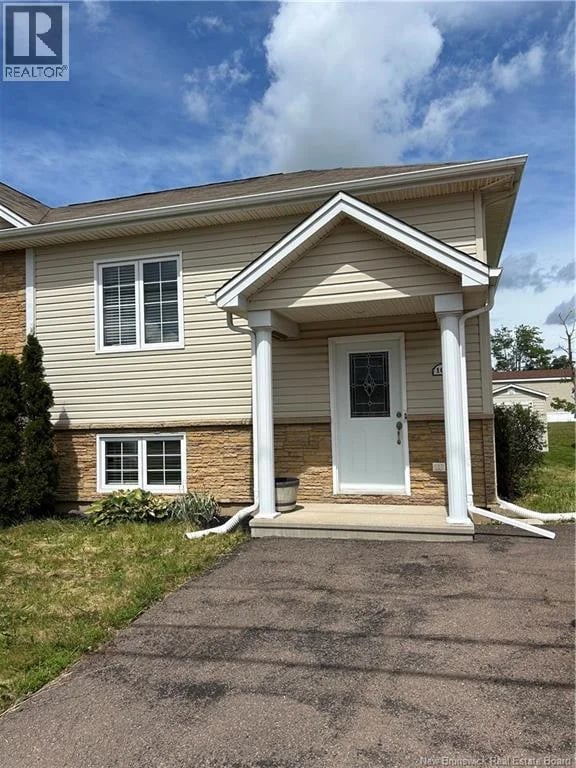 106 Lakeburn Avenue, Dieppe, New Brunswick, E1A0Y7, Dieppe, New Brunswick — photo 1 of 5