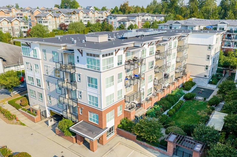 #302 6468 195A Street, Surrey, British Columbia, V4N6R6, Surrey, British Columbia — photo 1 of 5