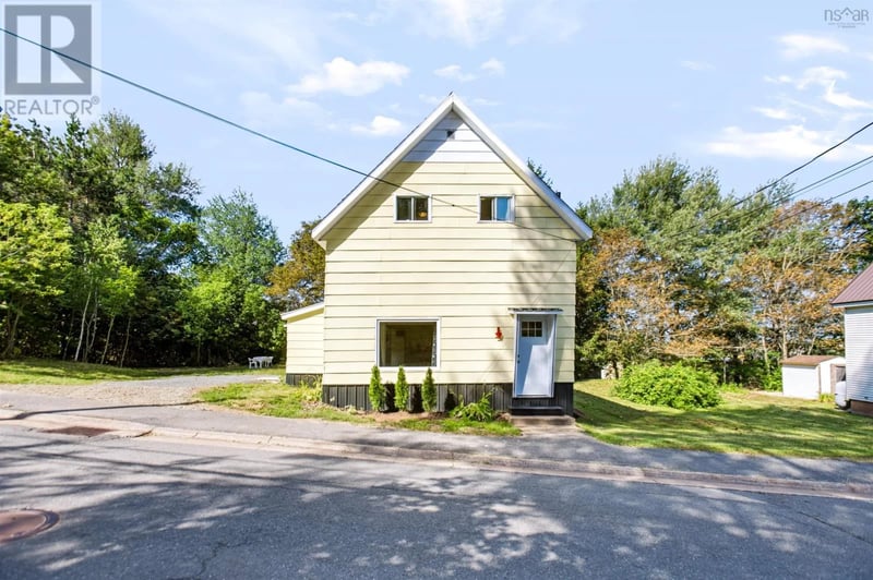 37 Church Street, Springhill, Nova Scotia, B0M1X0, Springhill, Nova Scotia — photo 1 of 5