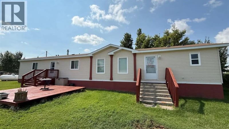 209 2 Avenue, Craigmyle, Alberta, T0J0T0, Craigmyle, Alberta — photo 1 of 5