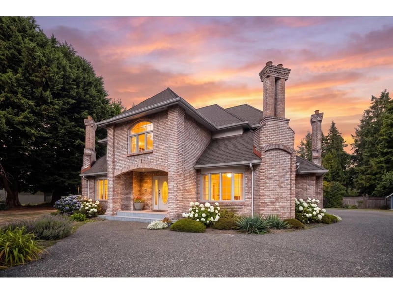 2010 132A Street, Surrey, British Columbia, V4A9K2, Surrey, British Columbia — photo 1 of 5