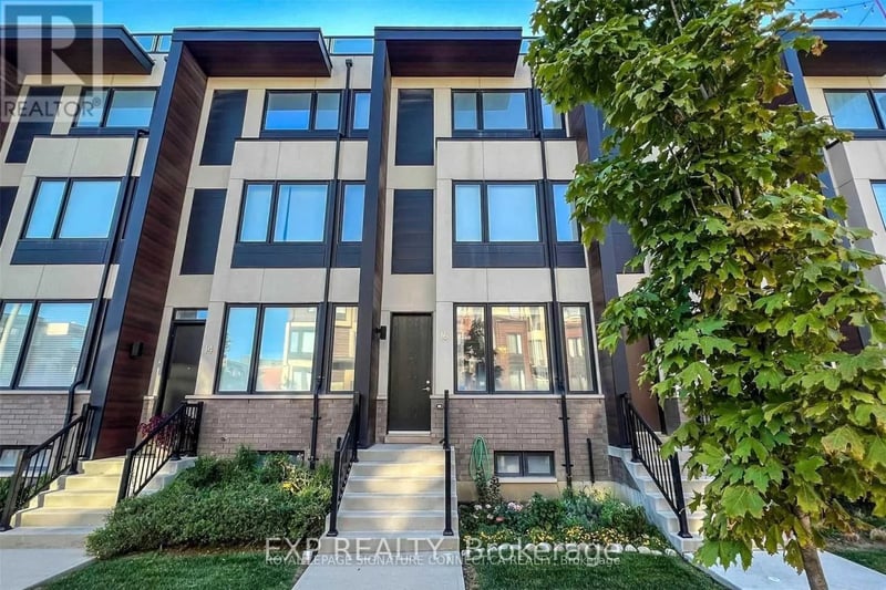 16 Caroline Carpenter Grove, Toronto (Downsview-Roding-CFB), Ontario, M3K0B1, Toronto (Downsview-Roding-CFB), Ontario — photo 1 of 5