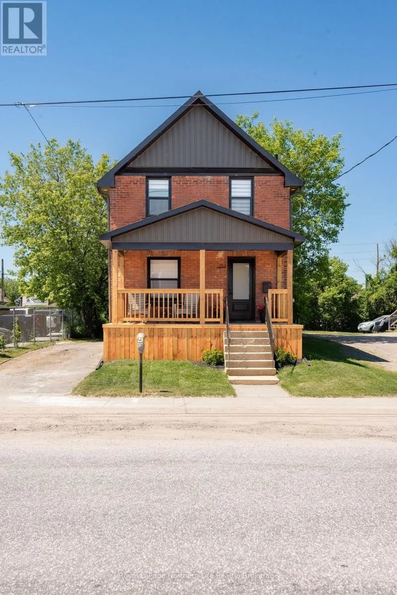 253 Second Avenue West, North Bay (Central), Ontario, P1B3L1, North Bay (Central), Ontario — photo 1 of 5