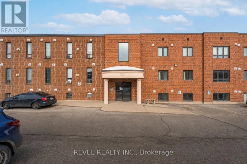 #102 70 First Street, Orangeville, Ontario, L9W2E5, Orangeville, Ontario — photo 1 of 5