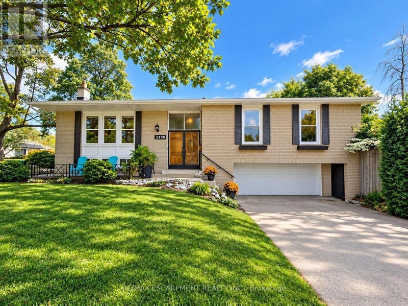 2490 Yarmouth Crescent, Oakville (WO West), Ontario, L6L2M8, Oakville (WO West), Ontario — photo 1 of 5