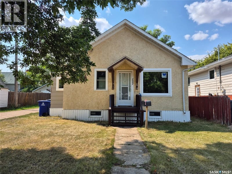 111 9th STREET NE, Weyburn, Saskatchewan, S4H1E8, Weyburn, Saskatchewan — photo 1 of 5