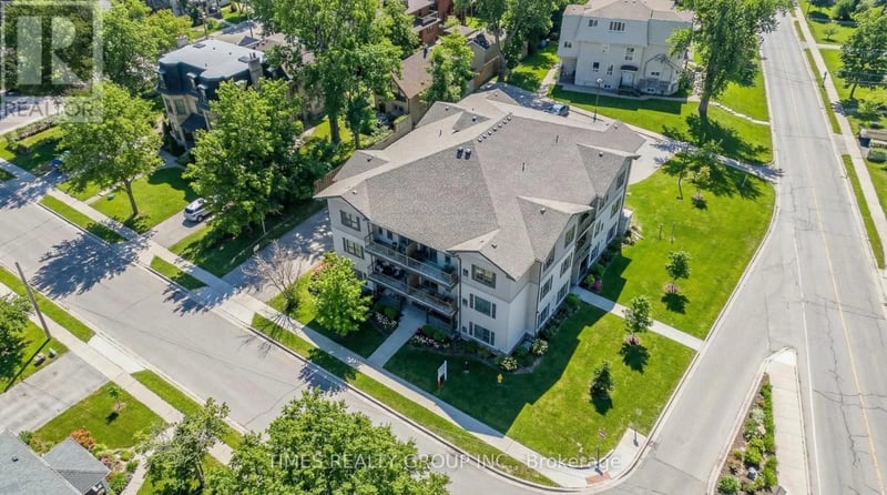 #202 369 Hunter Street West, Peterborough (Town Ward 3), Ontario, K9H2M5, Peterborough (Town Ward 3), Ontario — photo 1 of 5