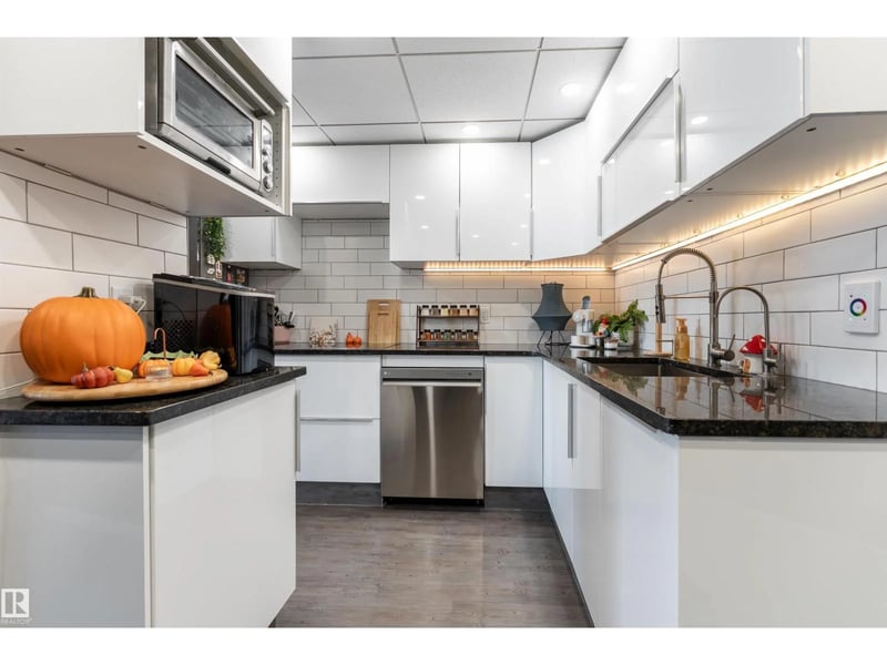 #508 10045 117 ST NW, Edmonton, Alberta, T5K1W8, Edmonton, Alberta — photo 1 of 5