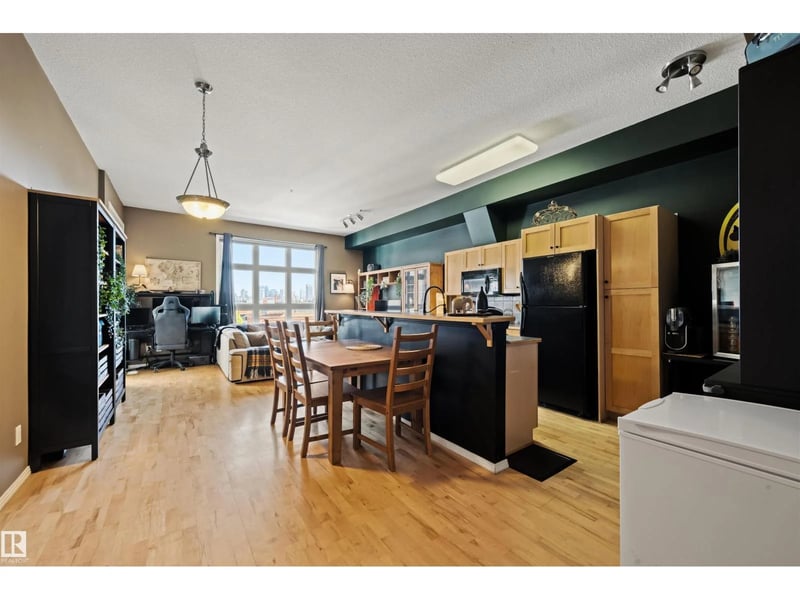 #324 10407 122 ST NW, Edmonton, Alberta, T5N4B8, Edmonton, Alberta — photo 1 of 5