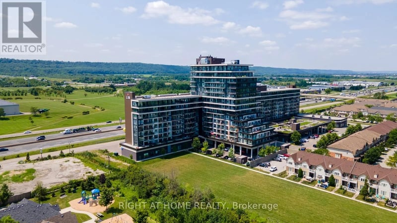 #319 550 North Service Road, Grimsby (Grimsby Beach), Ontario, L3M4E8, Grimsby (Grimsby Beach), Ontario — photo 1 of 5