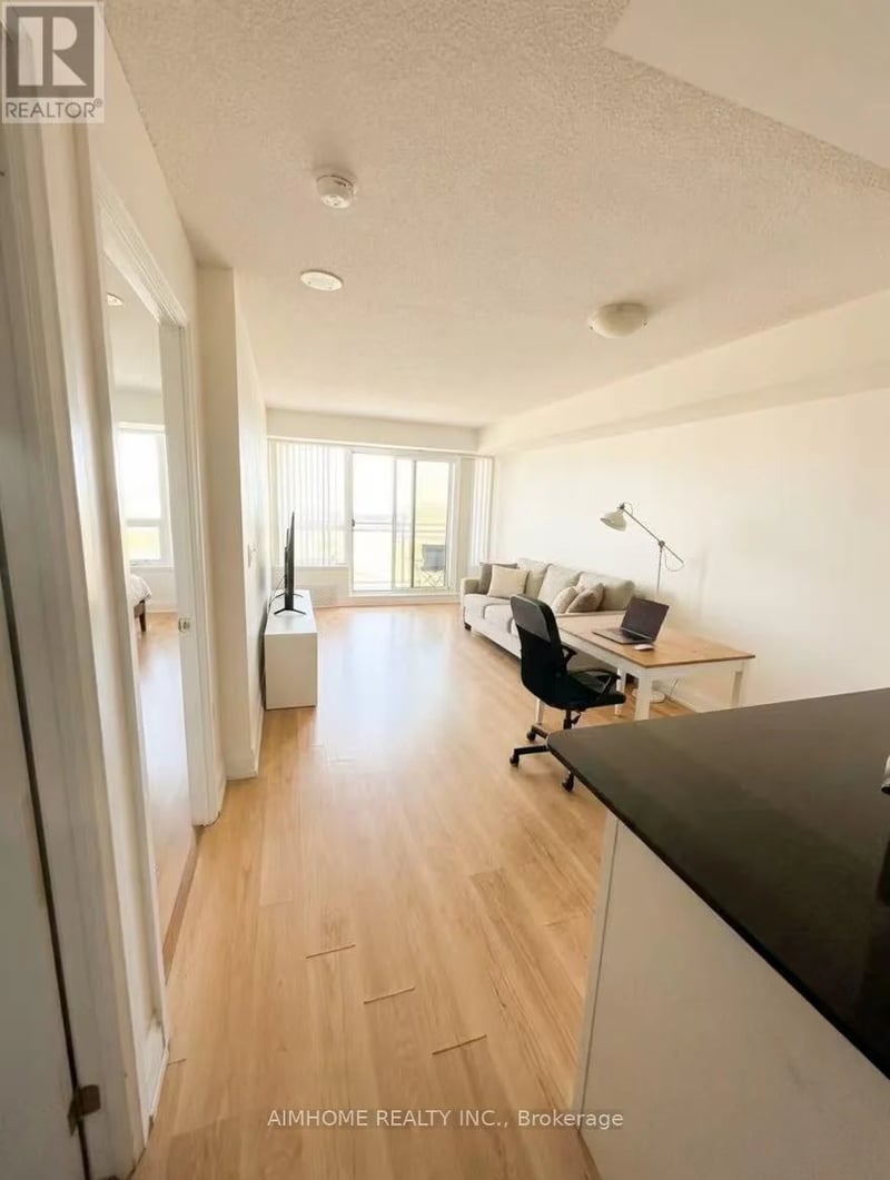 #1207 1070 Sheppard Ave W Avenue, Toronto (York University Heights), Ontario, M3J0G8, Toronto (York University Heights), Ontario — photo 1 of 5