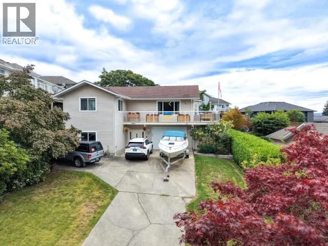 6886 HARVIE AVE, Powell River, British Columbia, V8A5J1, Powell River, British Columbia — photo 1 of 5