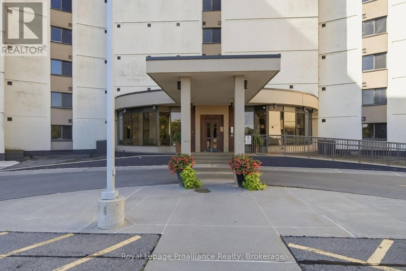#401 2 South Front Street, Belleville (Belleville Ward), Ontario, K8N5K7, Belleville (Belleville Ward), Ontario — photo 1 of 5