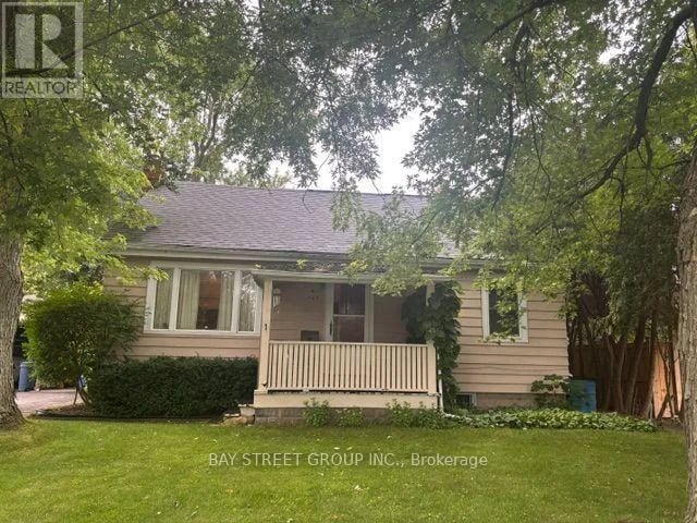 320 Stewart Street, Newmarket (Gorham-College Manor), Ontario, L3Y3M6, Newmarket (Gorham-College Manor), Ontario — photo 1 of 5