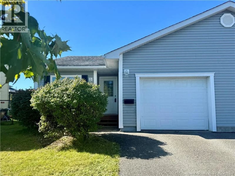 26 Acorn Drive, Saint John, New Brunswick, E2M7X8, Saint John, New Brunswick — photo 1 of 5