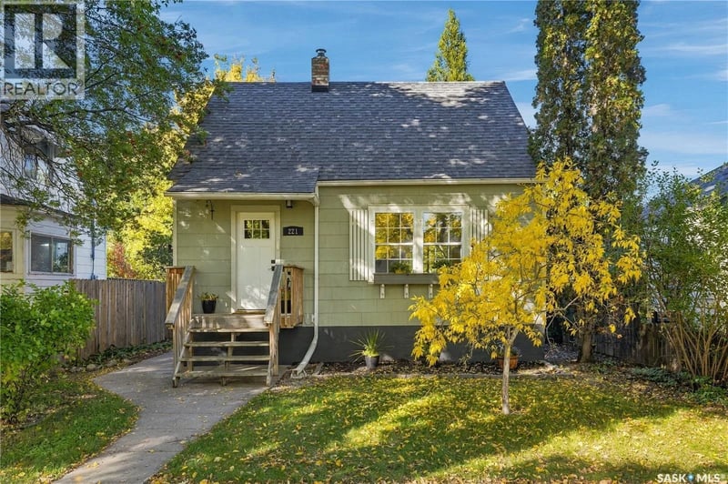 221 Elm STREET, Saskatoon, Saskatchewan, S7J0G8, Saskatoon, Saskatchewan — photo 1 of 5
