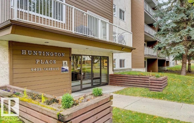 5425 144B AV NW, Edmonton, Alberta, T5A3R6, Edmonton, Alberta — photo 1 of 5