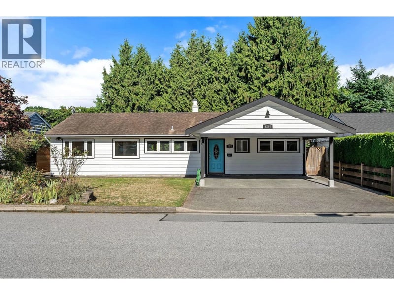 1216 PINEWOOD Crescent, North Vancouver, British Columbia, V7P1E9, North Vancouver, British Columbia — photo 1 of 5