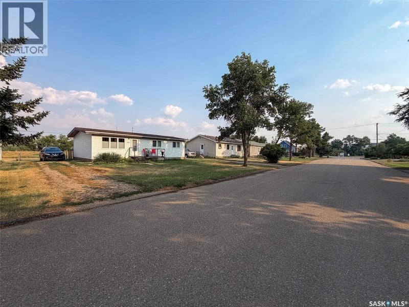 129 Ash AVENUE N, Eastend, Saskatchewan, S0N0T0, Eastend, Saskatchewan — photo 1 of 5