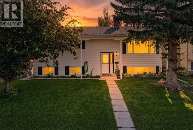 7 Halman Crescent, Red Deer, Alberta, T4N6J9, Red Deer, Alberta — photo 1 of 5