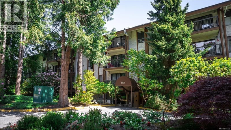 #118 1009 Mckenzie Avenue, Saanich, British Columbia, V8X4B1, Saanich, British Columbia — photo 1 of 5