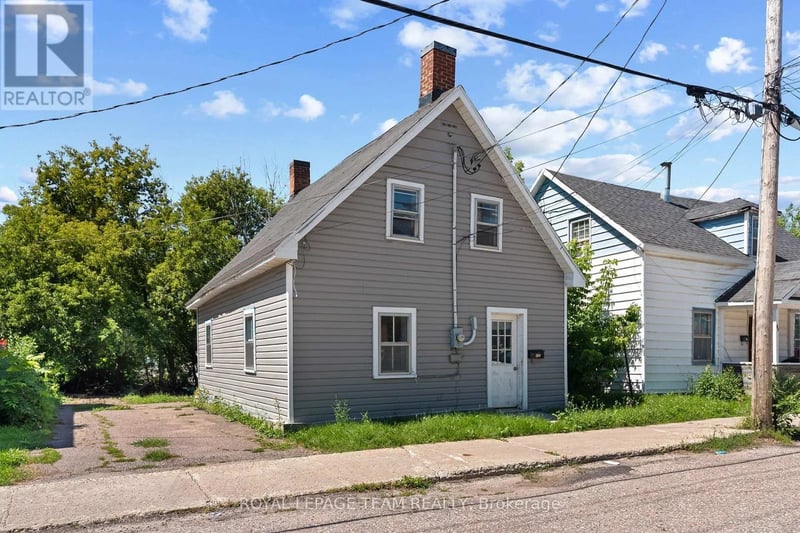 42 Bonnechere Street South, Renfrew, Ontario, K7V1Z1, Renfrew, Ontario — photo 1 of 5
