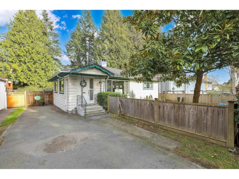 1554 STEVENS Street, White Rock, British Columbia, V4B4Y5, White Rock, British Columbia — photo 1 of 5