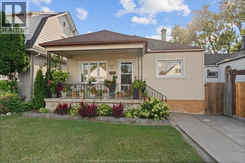 931 LILLIAN Avenue, Windsor, Ontario, N9A1V4, Windsor, Ontario — photo 1 of 5